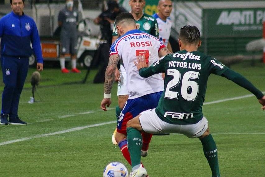 Bahia joga bem, desperdiça várias chances e leva gol da derrota para o Palmeiras nos acréscimos