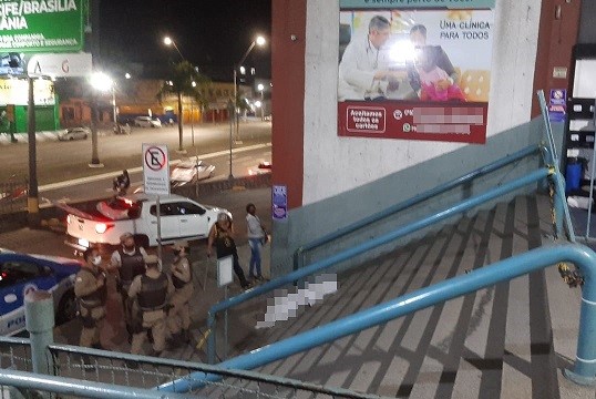 Homem é morto nas escadarias do Terminal Rodoviário de Feira de Santana