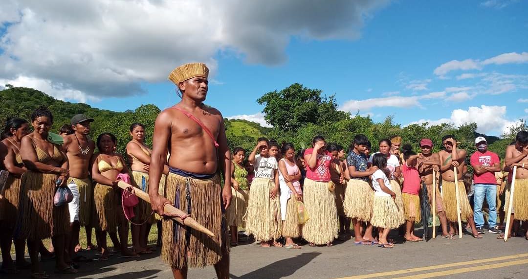 Indígenas bloqueiam principais acessos à Banzaê em protesto por conta da morte de índio atropelado