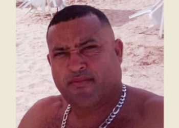 Homem é morto a tiros em frente a oficina em Distrito de Queimadas