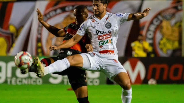 No Barradão, Vitória e Operário-PR fazem jogo equilibrado e não saem do zero