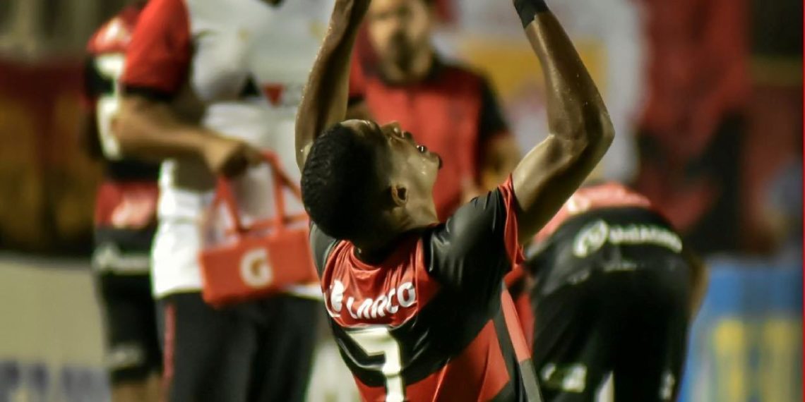 Serie B – De virada, Vitória bate o Brusque e vence a primeira na Série B