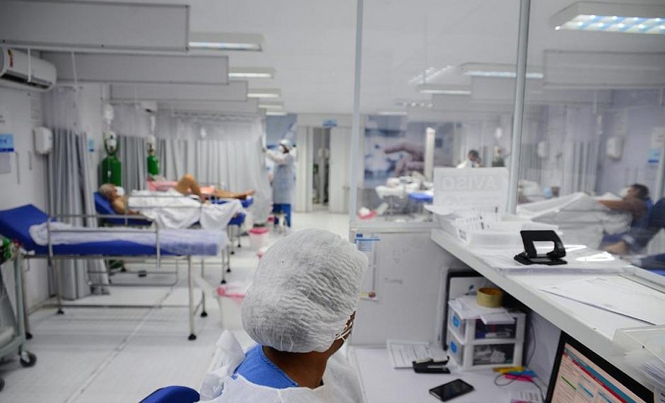 Mortes de pessoas mais jovens por covid superam as de idosos pela 1ª vez