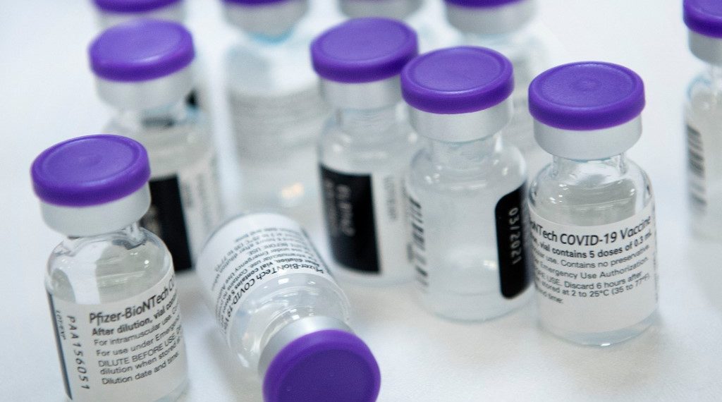 Brasil fica fora da lista de países que receberão 500 milhões de vacinas doadas pelos EUA