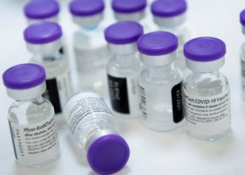 Brasil fica fora da lista de países que receberão 500 milhões de vacinas doadas pelos EUA