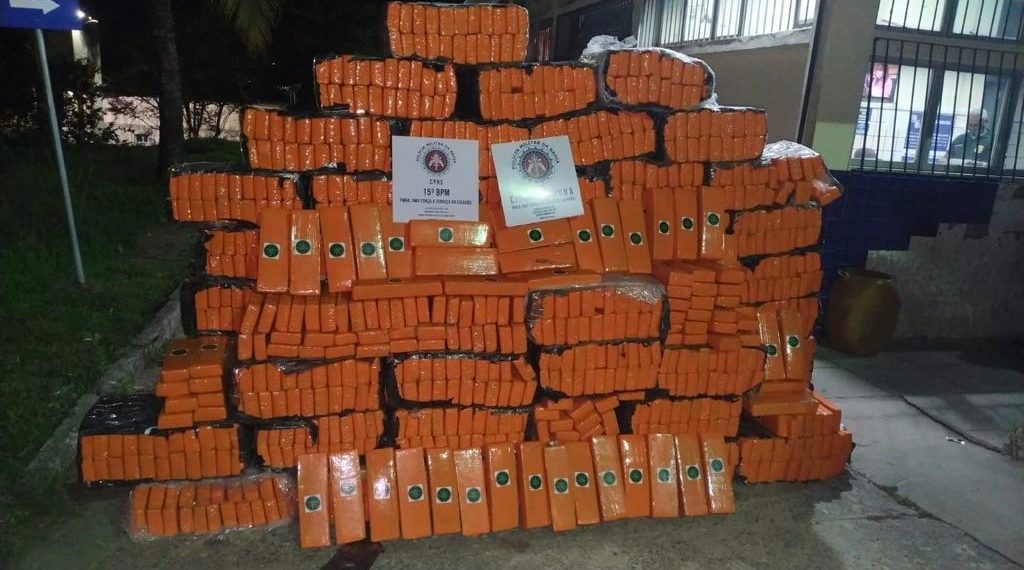Mais de 1,2 tonelada de maconha interceptada em carreta