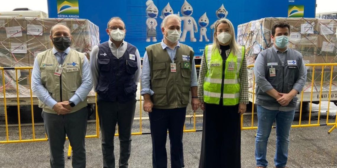 Lote de 1,5 milhão de doses da vacina da Janssen chega ao Brasil