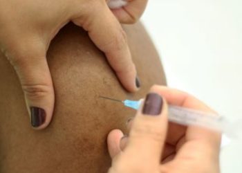 Estado vai definir 5 cidades para completar imunização de 100% da população com Sputnik V