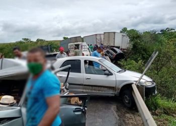 Acidente envolvendo mais de 10 veículos deixa uma pessoa morta em trecho da BR-101