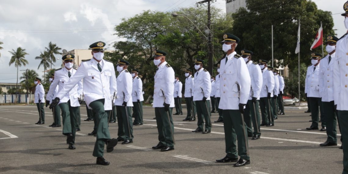 Durante formatura da 1ª turma de tenentes auxiliares, Rui Costa anuncia R$ 27,6 milhões em equipamentos esportivos para a PM