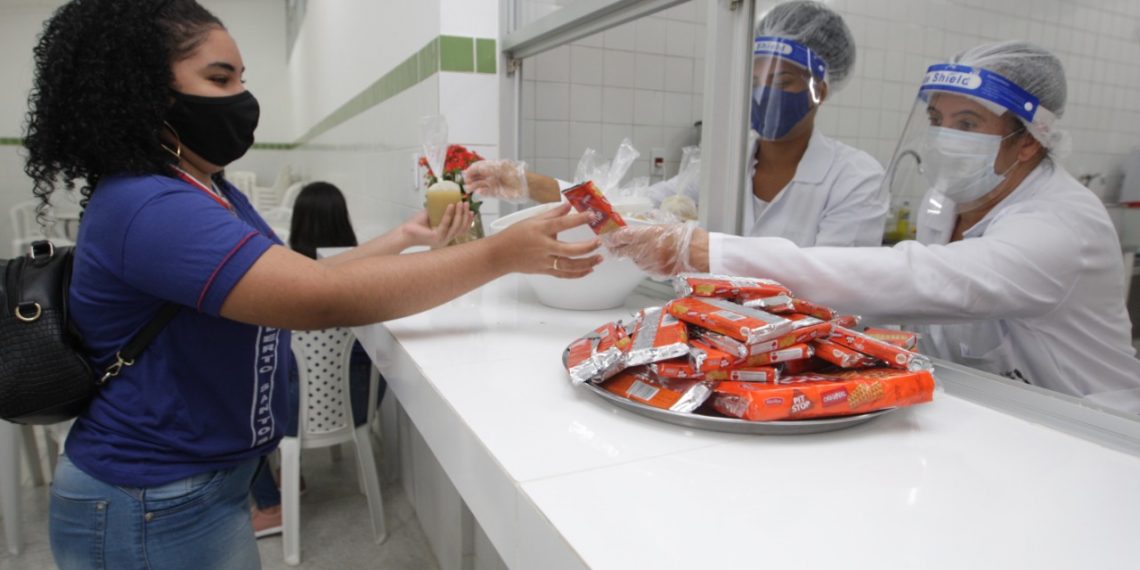 Com investimento de R$ 100 milhões, Estado garante uma refeição a mais para estudantes