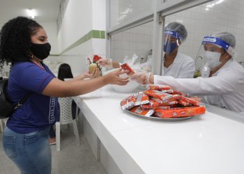Com investimento de R$ 100 milhões, Estado garante uma refeição a mais para estudantes