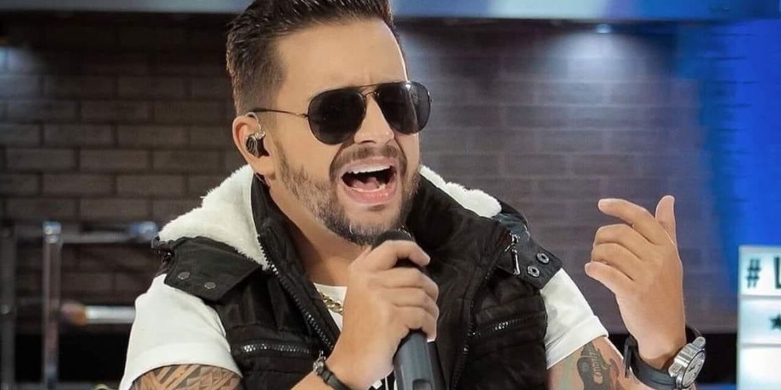 Cantor sertanejo Kleber, da dupla com Cauã morre de Covid-19