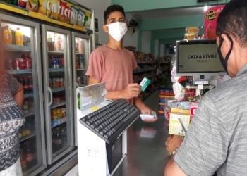 Estudantes da rede estadual recebem novo crédito do programa Vale-alimentação nesta quinta-feira (15)