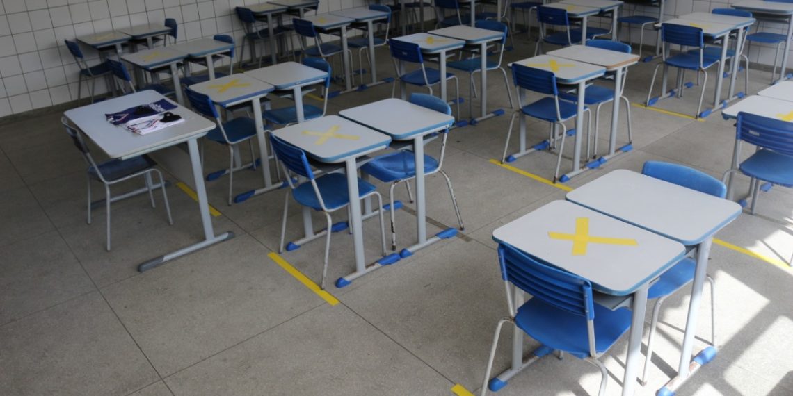 Colégios estaduais seguirão protocolos com foco na segurança da comunidade escolar