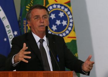Após anunciar veto a fundão eleitoral, Bolsonaro sugere reajuste pela inflação