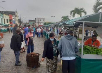 Aramari – Feirantes recebem barracas padronizadas e kits da campanha Viva Feira & Feira Segura