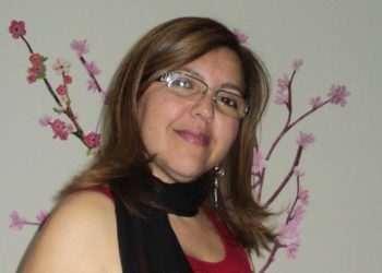 Professora morre ao cair de escada quando tirava roupa do varal