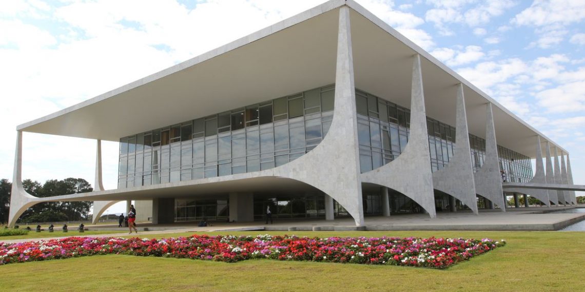 Presidência veta projeto que obriga cobertura de tratamento de câncer