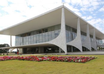 Presidência veta projeto que obriga cobertura de tratamento de câncer