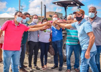 No Dia do Agricultor, Prefeitura reativa Parque de Exposições, entrega trator e anuncia calendário 2022