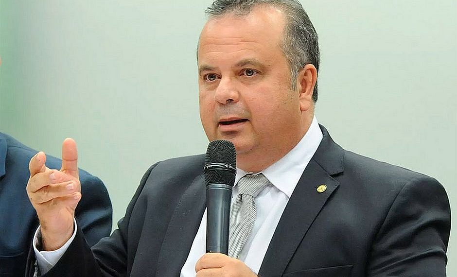 Ministro passa mal e precisa fazer cirurgia às pressas em Teixeira de Freitas