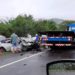 Uma pessoa morre em acidente envolvendo carro de passeio e funerário na BA 052
