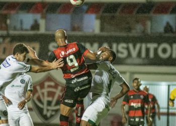 Em jogo de segundo tempo eletrizante, Vitória e Goiás empatam no Barradão