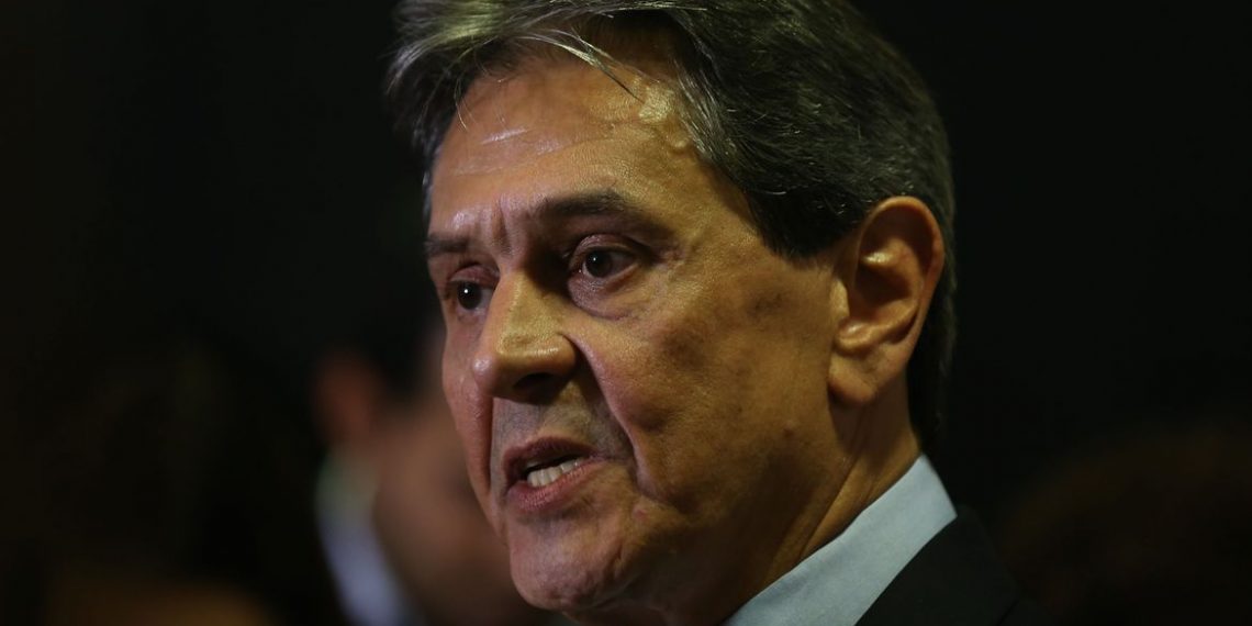 Polícia Federal prende ex-deputado Roberto Jefferson