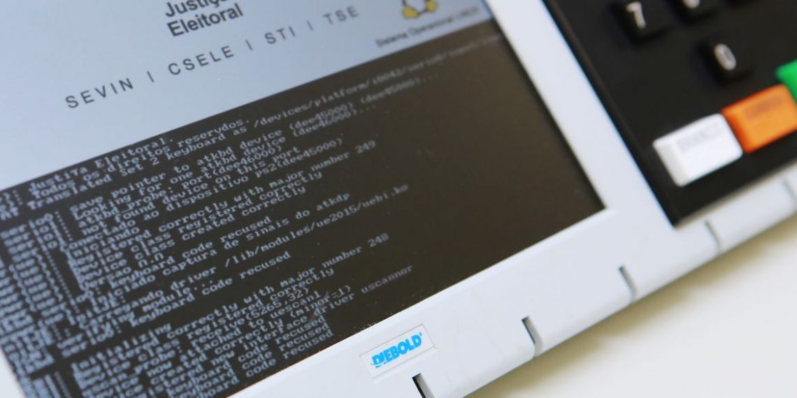 Ex-presidentes do TSE divulgam nota em defesa do processo eleitoral