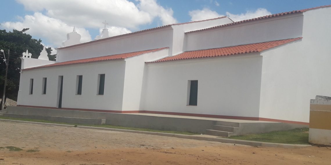 Banzaê – Alex da Piatã comemora reforma de igreja secular na aldeia indígena Mirandela pelo governador Rui Costa