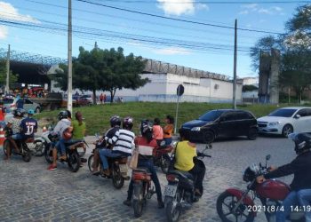 30 ou mais: veja como estava o movimento faltando mais de 2h para inicio da vacinação contra a covid-19