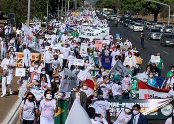 Profissionais de Enfermagem de todo o País participam de ato em Brasília para aprovação do piso nacional e jornada de 30 horas