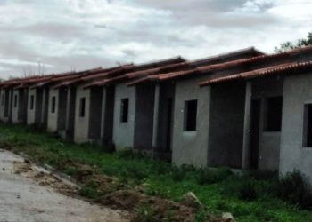 Trinta casas populares iniciadas em 2007 não foram concluídas em Candeal