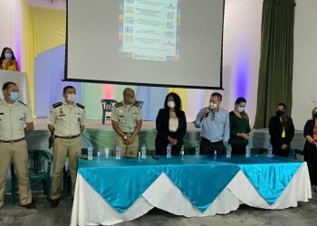 Policiais militares do 16° BPM acompanham a Major Denice Santiago durante evento em Valente