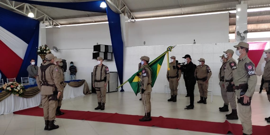 Grande solenidade marca transição de comando da 5ª Cia PM.Tenente Laerth Lopes que estava em Coité há seis anos, assume