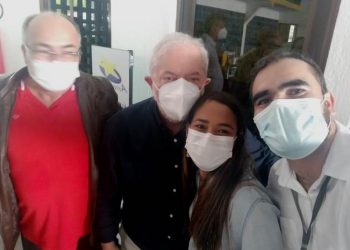 Equipe do CN registra chegada de Lula a Salvador e jovem agradecendo pelo PROUNI