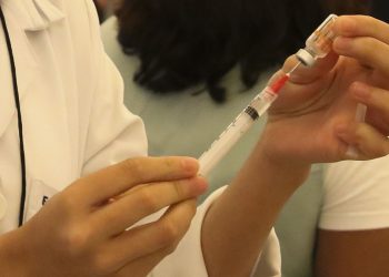 País atinge 50 milhões de pessoas com vacinação completa contra covid
