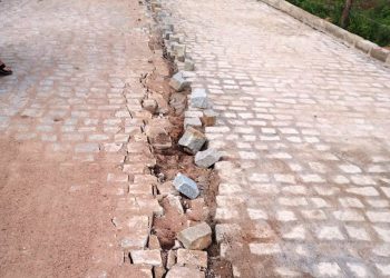 População de povoado de Itiúba reclama de obra de pavimentação danificada antes mesmo de ser concluída