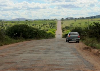 Prefeito de Euclides da Cunha comemora, mas pede a SEINFRA maior fiscalização junto as empresas para garantir maior durabilidade do asfalto da BA 220
