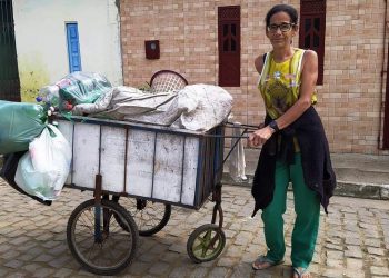 Aprovada no Enem, catadora de reciclados de 45 anos está cursando Licenciatura em Física na UEFS