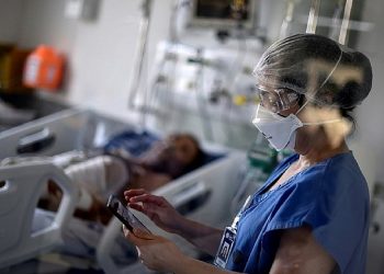 ‘Apenas 3% morreram com as duas doses’, diz Rui sobre vacinação