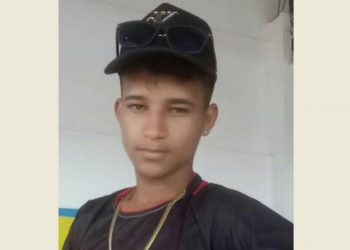 Jovem de 21 anos morre e outro de 24 fica ferido em acidente de moto
