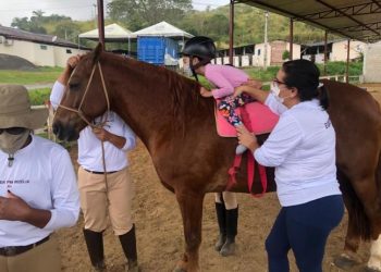 Mais de 150 crianças são atendidas por projeto de Equoterapia da PM