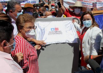 Fátima Nunes comemora ações do Governo em Monte Santo de modo especial o sistema integrado de abastecimento de água