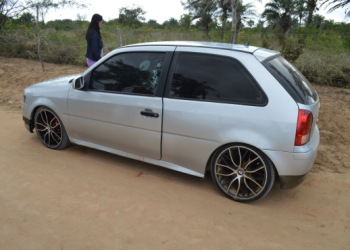 Jovem é morto dentro de veículo em estrada vicinal