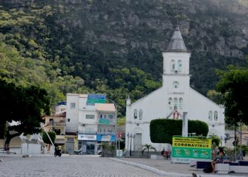 Mesmo com redução nos casos ativos de covid-19, Prefeitura publica decreto com restrições