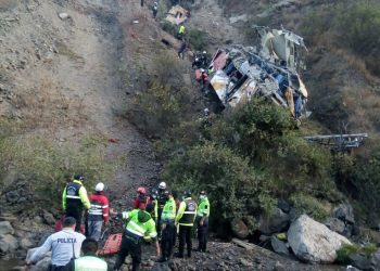 Acidente de ônibus em estrada dos Andes deixa 29 mortos no Peru