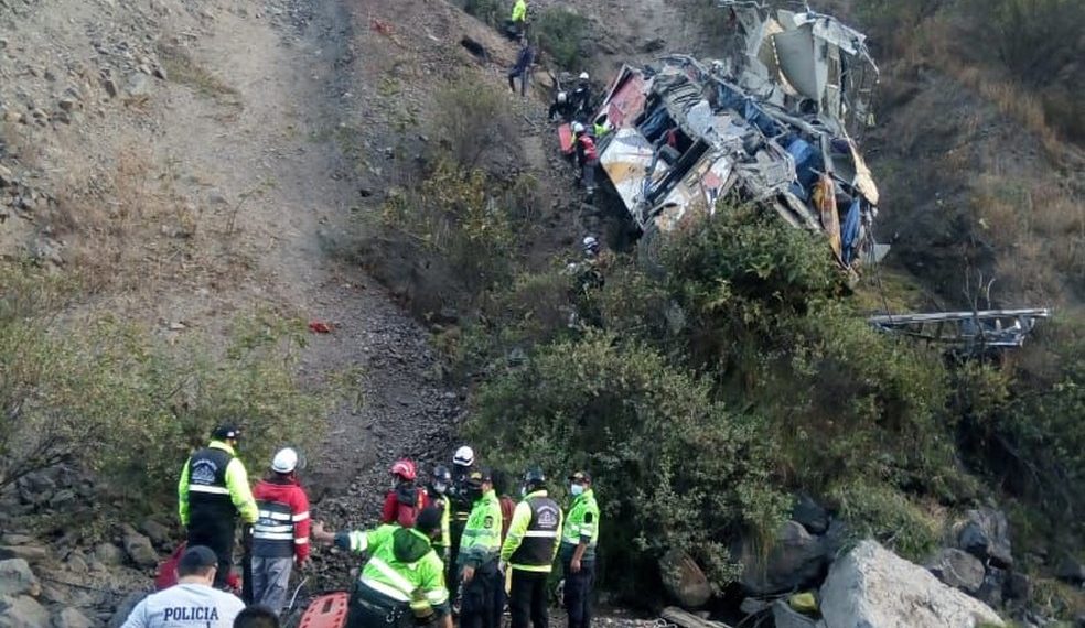 Acidente de ônibus em estrada dos Andes deixa 29 mortos no Peru
