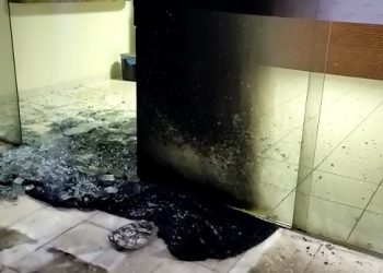 Sede da Prefeitura de Itanhém é alvejada a tiros e criminosos colocaram fogo
